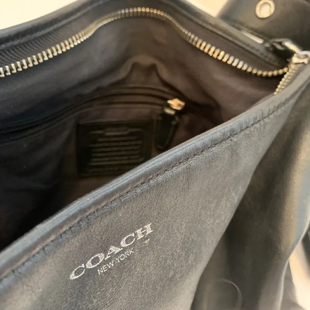 EUC Coach‎ Black Leather Bucket Bag Purse with Tassel Accents Belt Style Strap